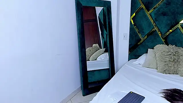 Criss Ariana online show from 02/25/25, 02:54