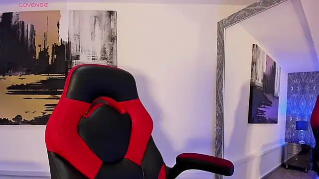 AriRobert  online show from 10/27/25, 03:54