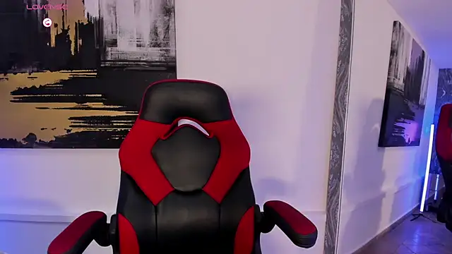 AriRobert  online show from 10/28/25, 04:27