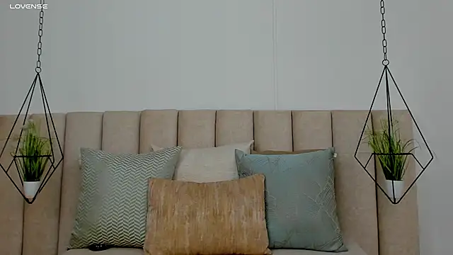 Snapshot of Olivia_Collins1 chatting on 03/04/25, 01:34 Olivia Collins1 online show from 03/04/25, 01:34