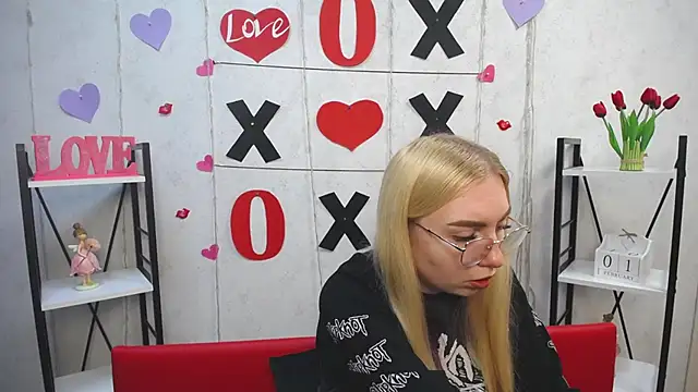 BeatriceFly online show from 02/01/25, 01:41