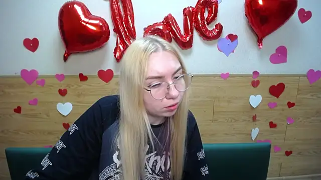 BeatriceFly online show from 03/20/25, 09:15