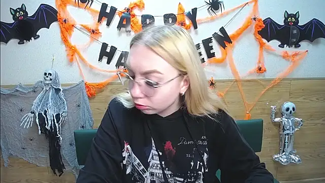 BeatriceFly online show from 10/21/25, 12:50