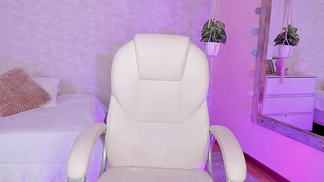 DahianaWalcott online show from 12/04/24, 01:36