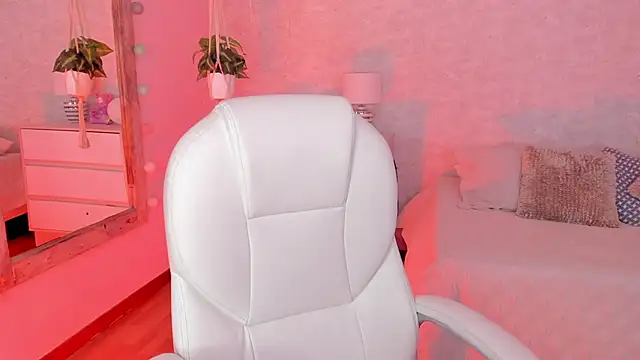 DahianaWalcott online show from 02/08/25, 11:13