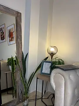 DahianaWalcott online show from 10/10/25, 05:23