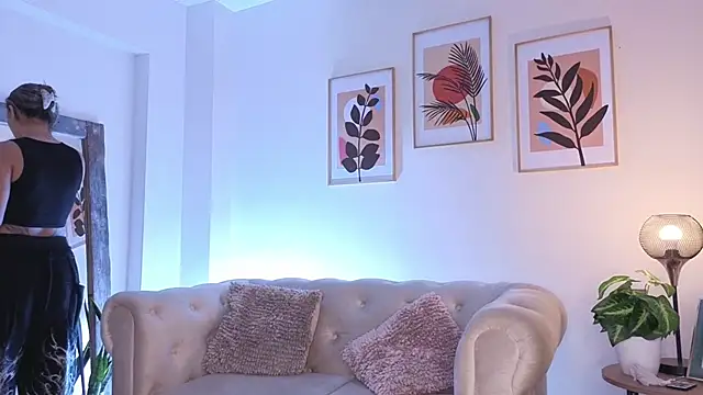 DahianaWalcott online show from 02/16/26, 05:31