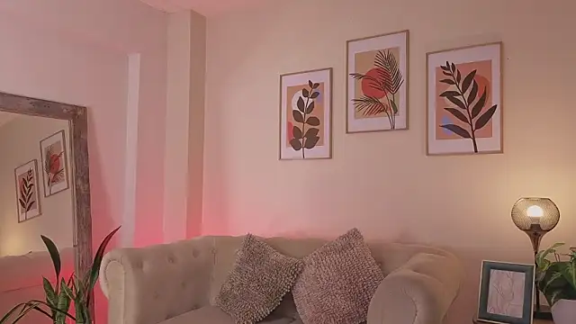 DahianaWalcott online show from 03/19/26, 06:56