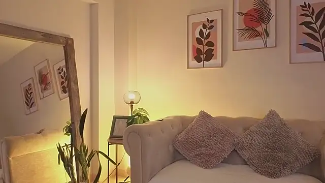 DahianaWalcott online show from 04/08/26, 06:19