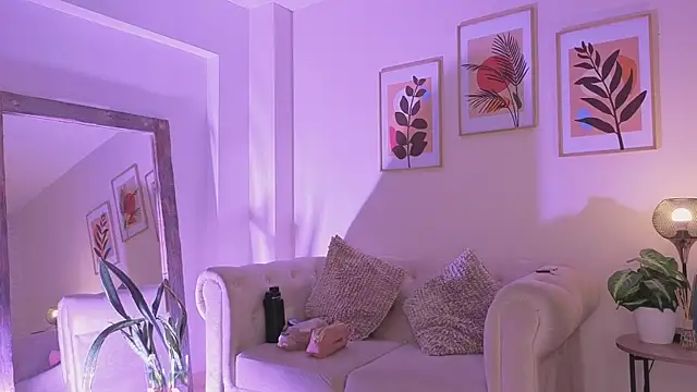 DahianaWalcott online show from 04/21/26, 04:12