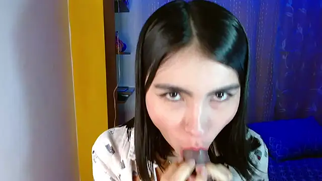 victoria-henaoo online show from 12/15/24, 08:08