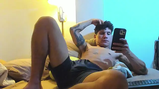Snapshot of toyboys1 chatting on 07/27/26, 04:52 toyboys1 online show from 07/27/26, 04:52