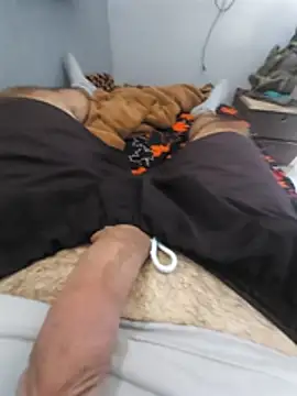 mfreitas005 online show from 10/23/25, 04:06