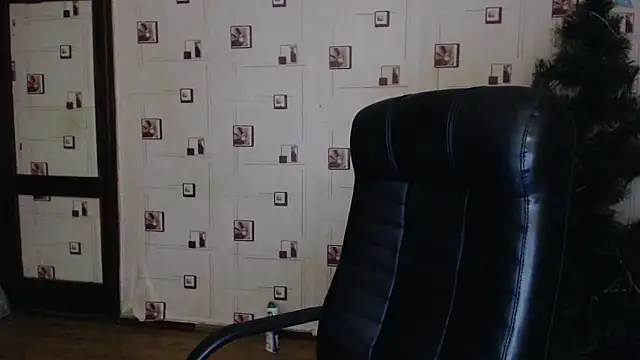 Snapshot of TasyaBigTTs chatting on 12/20/24, 03:53 TasyaBigTTs online show from 12/20/24, 03:53