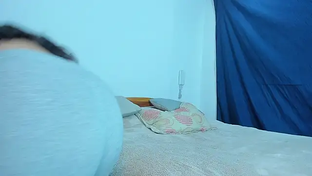 emiily15   online show from 12/12/24, 05:15