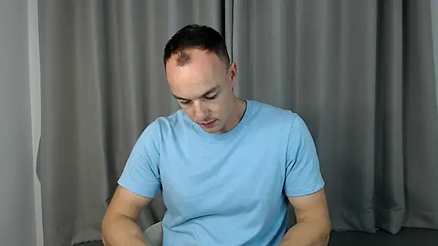 Snapshot of heilgarbest chatting on 11/15/25, 10:45 heilgarbest online show from 11/15/25, 10:45