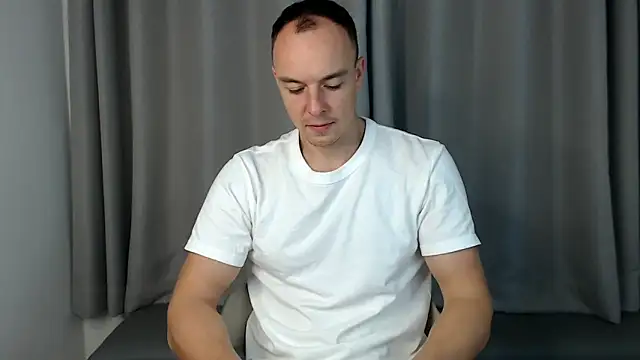 Snapshot of heilgarbest chatting on 11/19/25, 10:04 heilgarbest online show from 11/19/25, 10:04