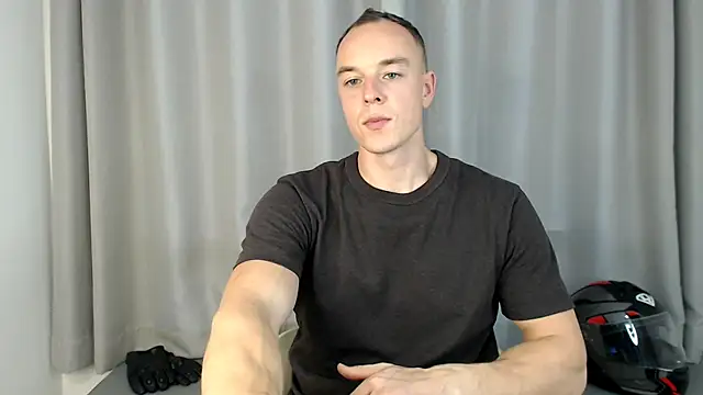 Snapshot of heilgarbest chatting on 11/23/25, 10:26 heilgarbest online show from 11/23/25, 10:26