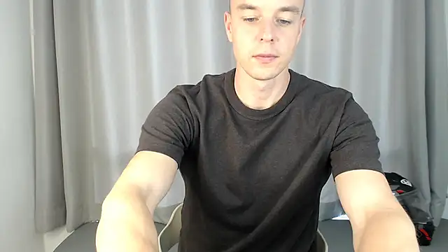 Snapshot of heilgarbest chatting on 11/27/25, 10:06 heilgarbest online show from 11/27/25, 10:06