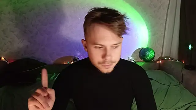 Snapshot of mike_peach chatting on 12/28/24, 08:04 mike peach online show from 12/28/24, 08:04