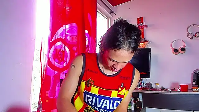 Snapshot of LilOwen_ chatting on 07/19/26, 04:11 LilOwen online show from 07/19/26, 04:11