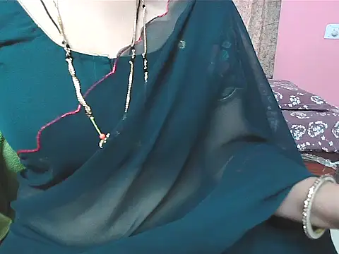 sunitha-3 online show from 10/18/25, 05:32