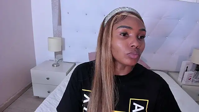 Isla Scott online show from 11/26/25, 11:22