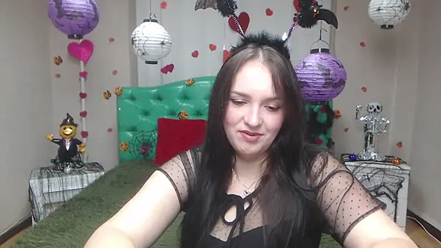 IsabelBlackberry online show from 10/31/25, 06:14