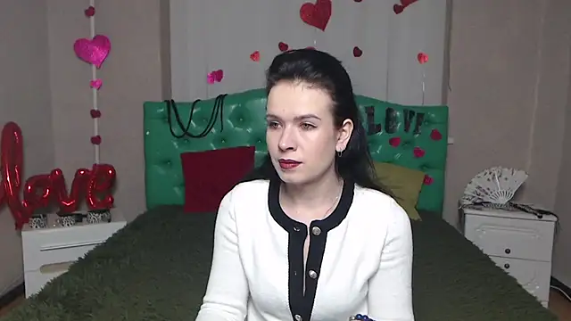 JasmineKouch online show from 11/26/25, 06:14