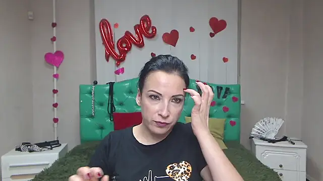 Snapshot of ElizabethSho chatting on 09/09/25, 05:12 ElizabethSho online show from 09/09/25, 05:12