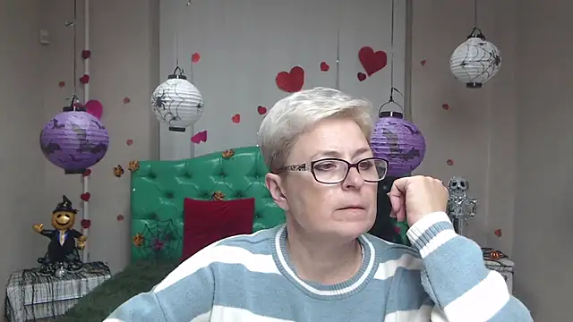 EmiliaGree online show from 10/27/25, 06:01