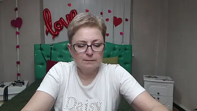 Snapshot of EmiliaGree chatting on 05/22/26, 05:07 EmiliaGree online show from 05/22/26, 05:07