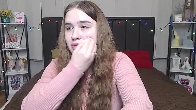 Snapshot of LauraHlot chatting on 01/23/25, 03:37 LauraHlot online show from 01/23/25, 03:37