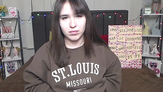 Snapshot of LauraHlot chatting on 02/01/25, 10:23 LauraHlot online show from 02/01/25, 10:23