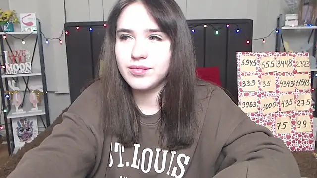 Snapshot of LauraHlot chatting on 02/02/25, 02:27 LauraHlot online show from 02/02/25, 02:27