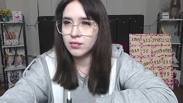 Snapshot of LauraHlot chatting on 02/02/25, 09:56 LauraHlot online show from 02/02/25, 09:56