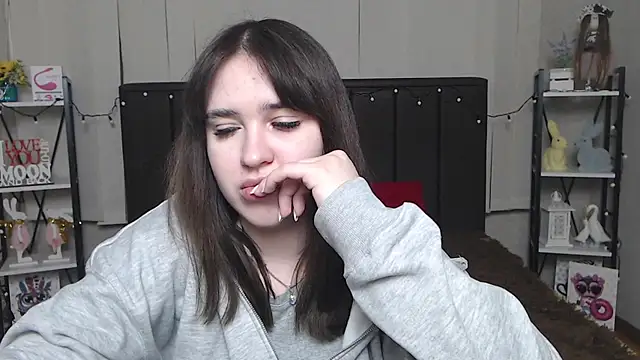 Snapshot of LauraHlot chatting on 02/03/25, 04:25 LauraHlot online show from 02/03/25, 04:25