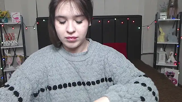 Snapshot of LauraHlot chatting on 02/09/25, 06:05 LauraHlot online show from 02/09/25, 06:05