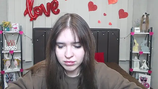 Snapshot of LauraHlot chatting on 02/13/25, 10:11 LauraHlot online show from 02/13/25, 10:11