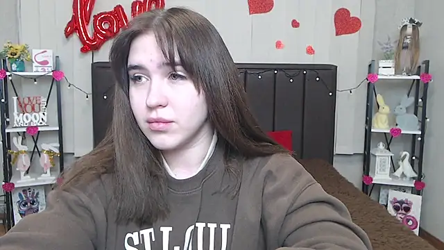 Snapshot of LauraHlot chatting on 02/14/25, 01:13 LauraHlot online show from 02/14/25, 01:13