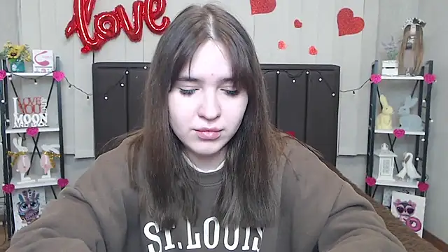 Snapshot of LauraHlot chatting on 02/14/25, 04:15 LauraHlot online show from 02/14/25, 04:15