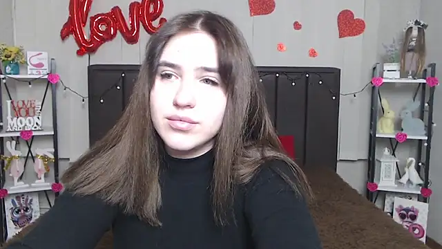 Snapshot of LauraHlot chatting on 02/15/25, 09:48 LauraHlot online show from 02/15/25, 09:48