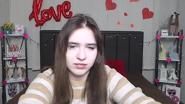 Snapshot of LauraHlot chatting on 02/16/25, 06:21 LauraHlot online show from 02/16/25, 06:21