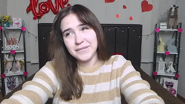 Snapshot of LauraHlot chatting on 02/16/25, 09:27 LauraHlot online show from 02/16/25, 09:27