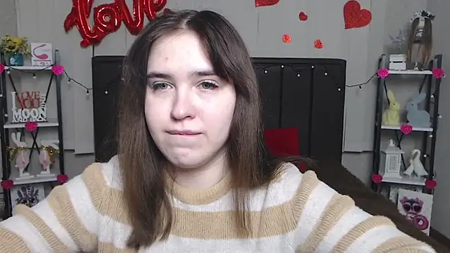 Snapshot of LauraHlot chatting on 02/17/25, 03:36 LauraHlot online show from 02/17/25, 03:36