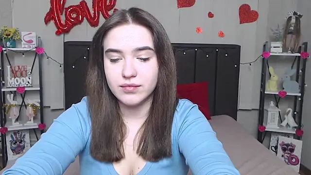 Snapshot of LauraHlot chatting on 02/27/25, 12:21 LauraHlot online show from 02/27/25, 12:21