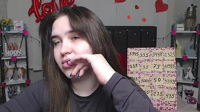 Snapshot of LauraHlot chatting on 03/02/25, 01:04 LauraHlot online show from 03/02/25, 01:04