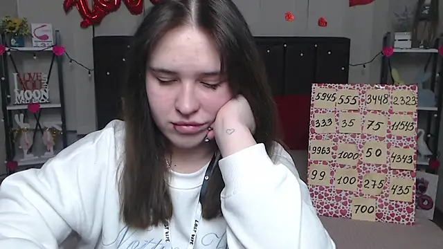 Snapshot of LauraHlot chatting on 03/06/25, 06:59 LauraHlot online show from 03/06/25, 06:59
