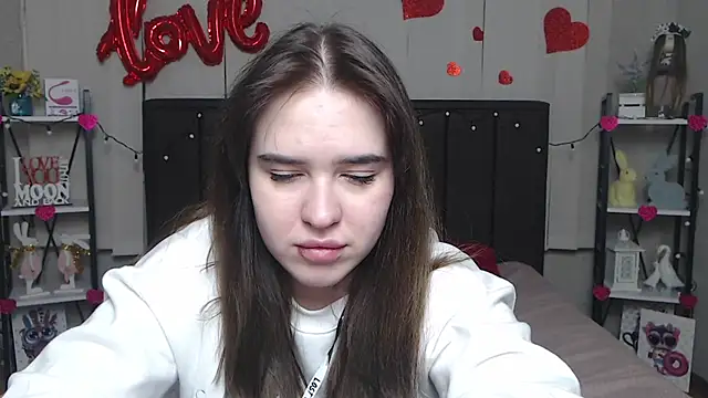 Snapshot of LauraHlot chatting on 03/07/25, 01:53 LauraHlot online show from 03/07/25, 01:53