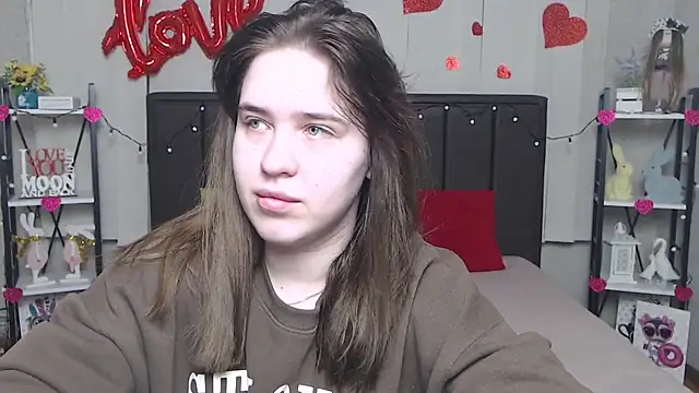 Snapshot of LauraHlot chatting on 03/10/25, 06:34 LauraHlot online show from 03/10/25, 06:34